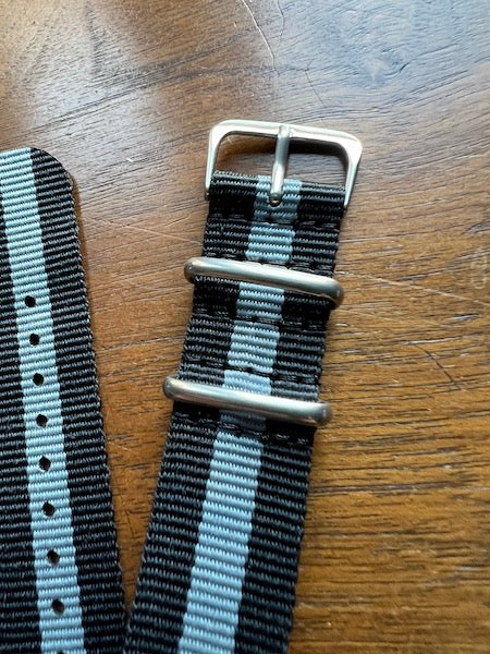 Bracelet NATO en nylon balistique noir et gris