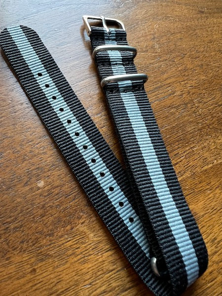 Bracelet NATO en nylon balistique noir et gris