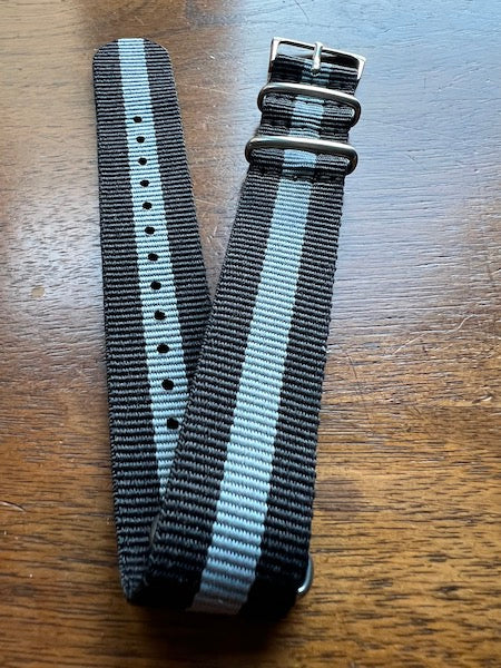 Bracelet NATO en nylon balistique noir et gris