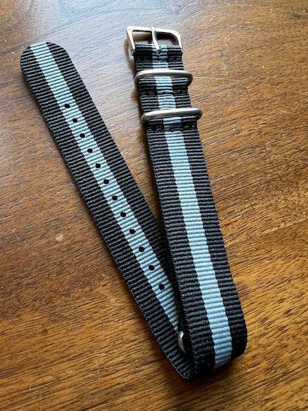 Bracelet NATO en nylon balistique noir et gris