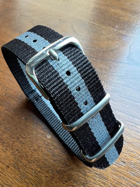 Bracelet NATO en nylon balistique noir et gris