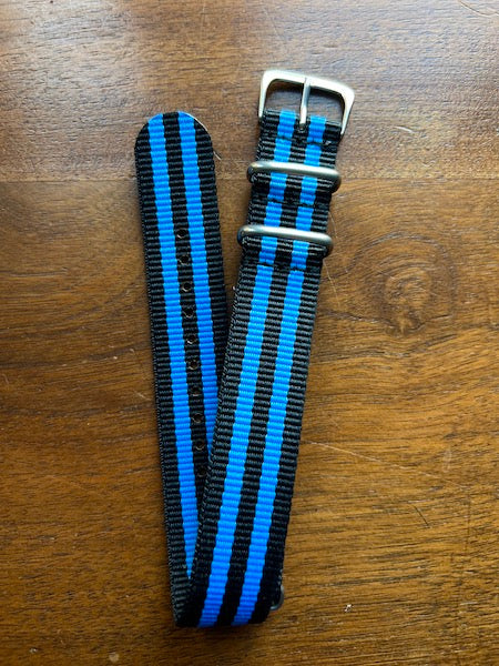 Bracelet NATO en nylon balistique noir et bleu
