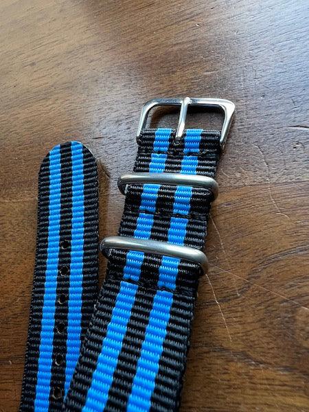 Bracelet NATO en nylon balistique noir et bleu