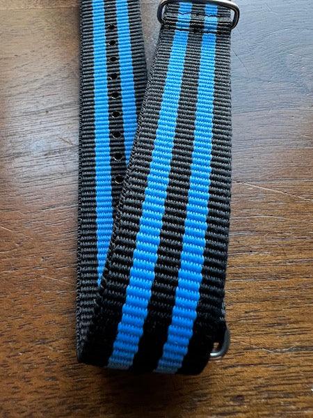 Bracelet NATO en nylon balistique noir et bleu