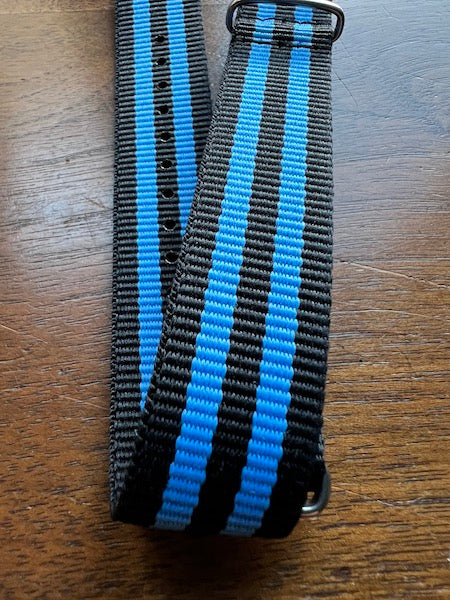 Bracelet NATO en nylon balistique noir et bleu