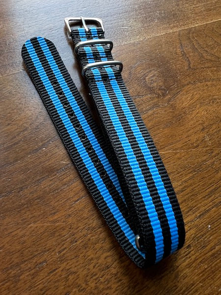 Bracelet NATO en nylon balistique noir et bleu