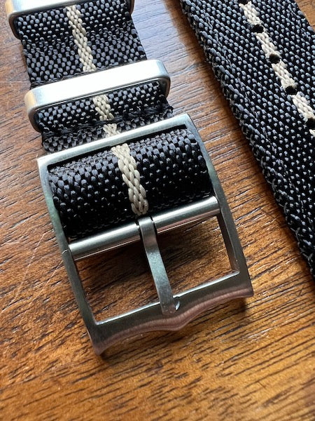Bracelet premium en nylon sergé noir avec liseré beige