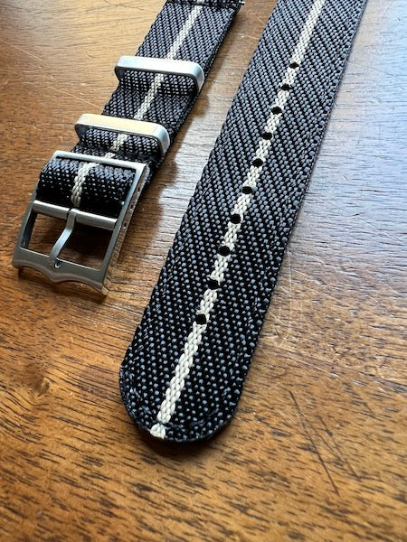 Bracelet premium en nylon sergé noir avec liseré beige