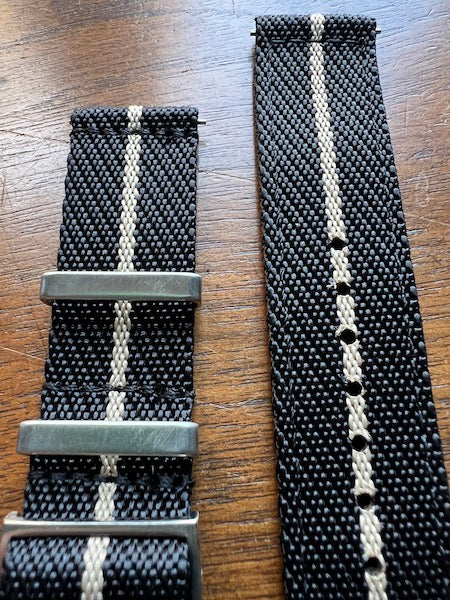 Bracelet premium en nylon sergé noir avec liseré beige