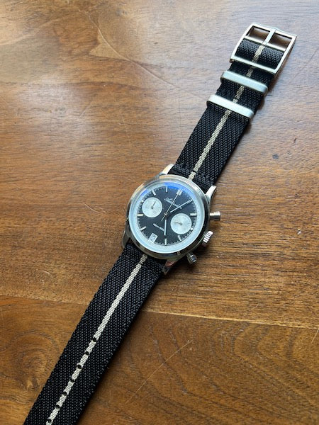 Bracelet premium en nylon sergé noir avec liseré beige