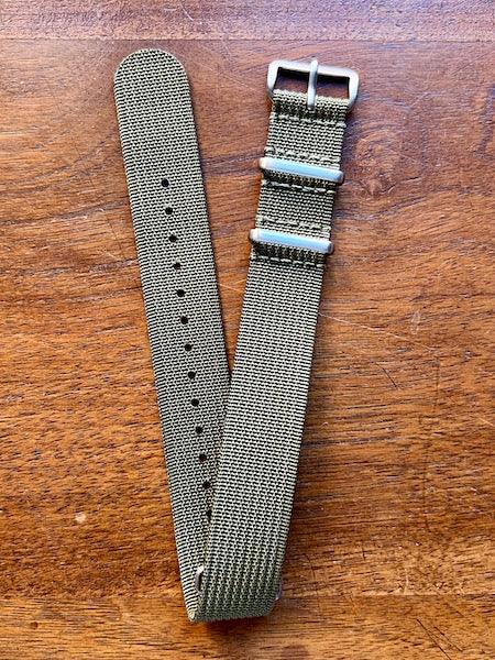Bracelet NATO en nylon tissé vert militaire