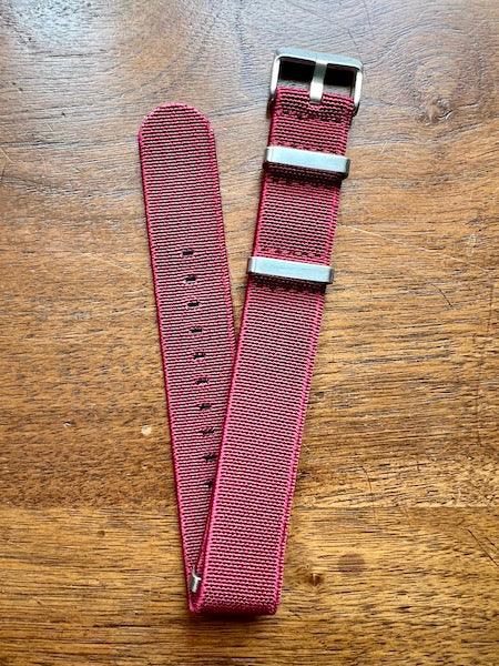 Bracelet NATO en nylon extensible rouge foncé