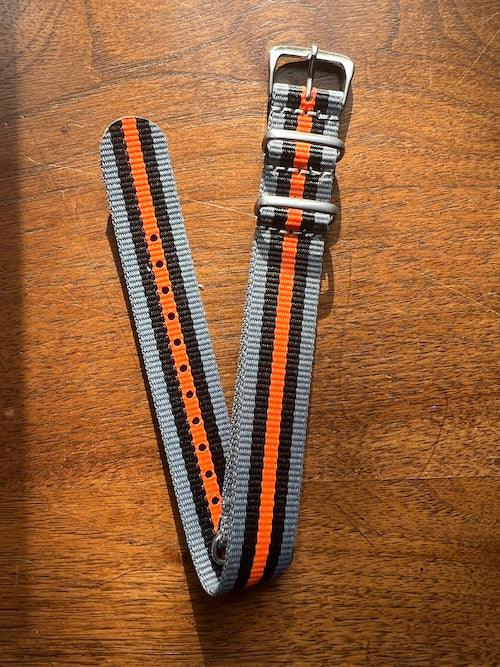 Bracelet NATO en nylon balistique orange, gris et noir