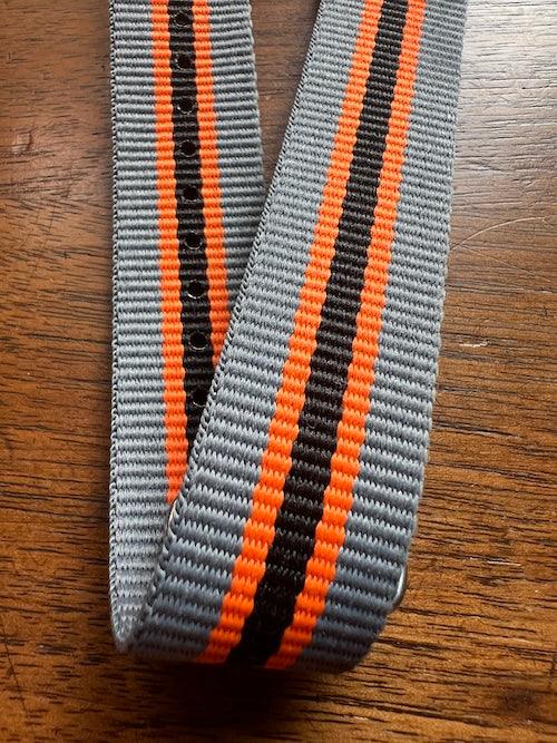 Bracelet NATO en nylon balistique orange, gris et noir